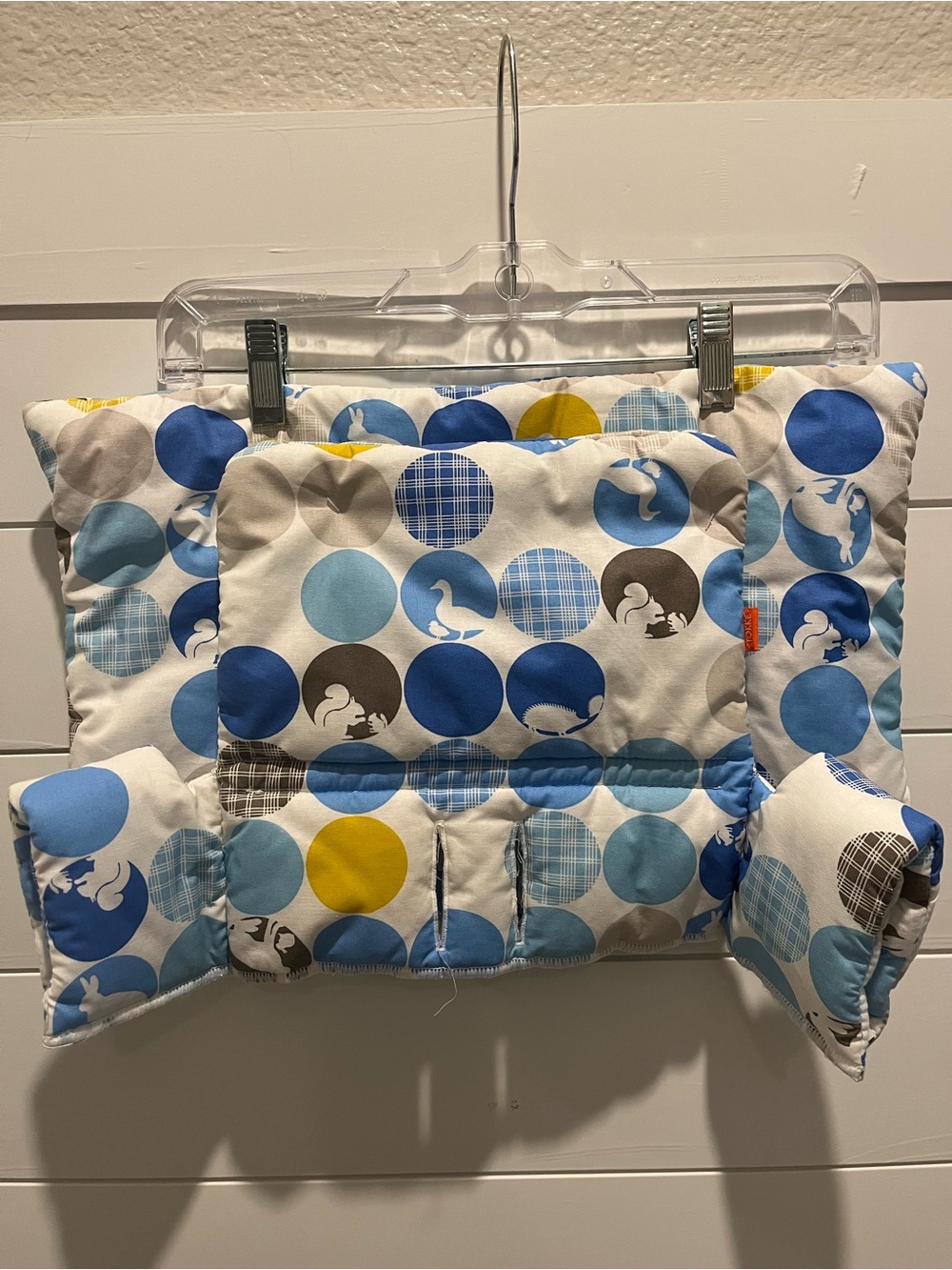 Stokke Tripp Trapp baby set cushion, featuring a blue, yellow, and white pattern